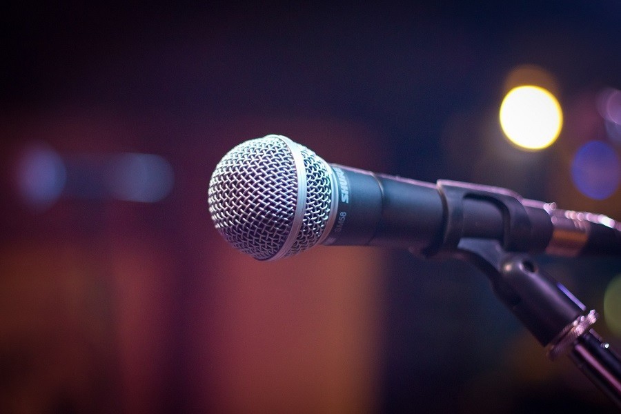 microphone-stage-pitch-smepeaks
