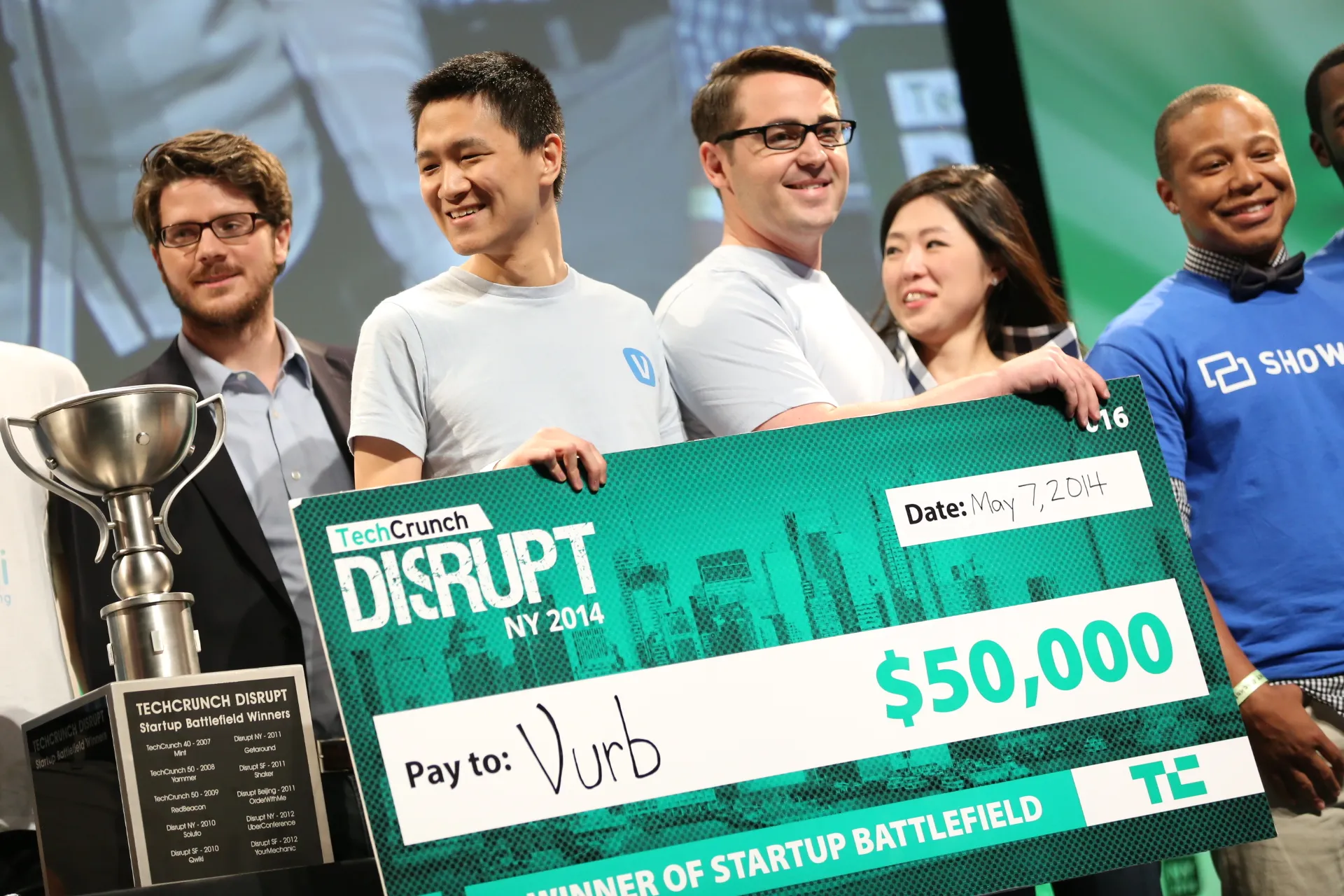 TechCrunch Startup BattleField 200 participants pitching on stage.