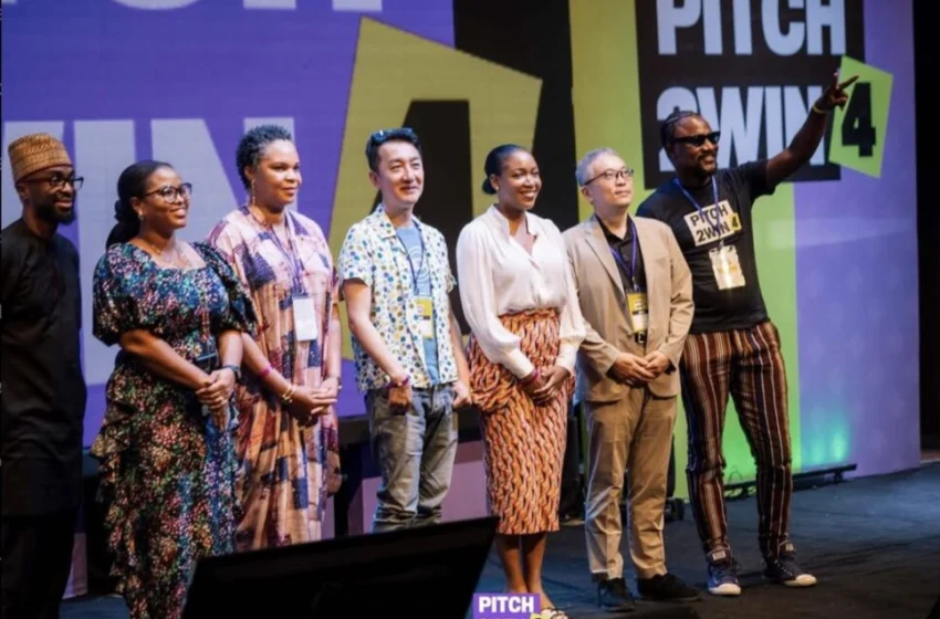 Pitch2Win5 - past finalists on stage